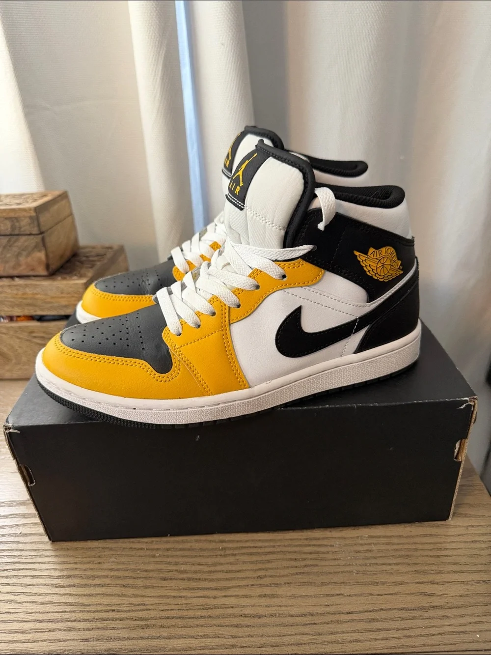Nike Air Jordan 1 Mid yellow ocre black-white